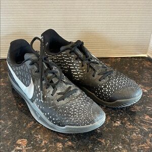 Nike Men’s Black and White Training Sneakers Size 12